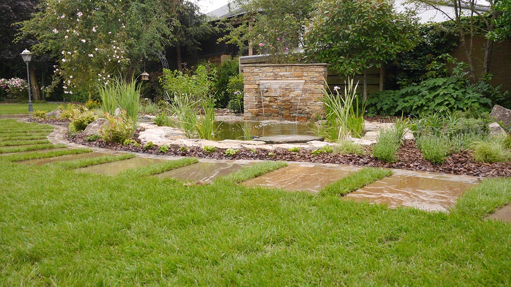 Garten mit integrierten Brunnen